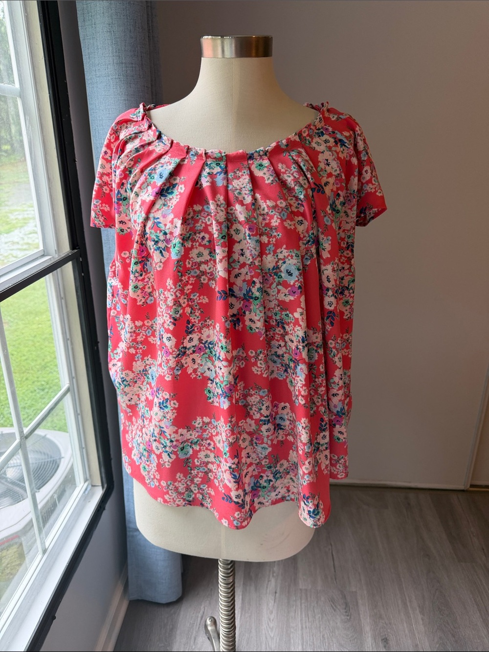 LC Lauren Conrad Coral Floral Pleated Short-Sleeve Blouse